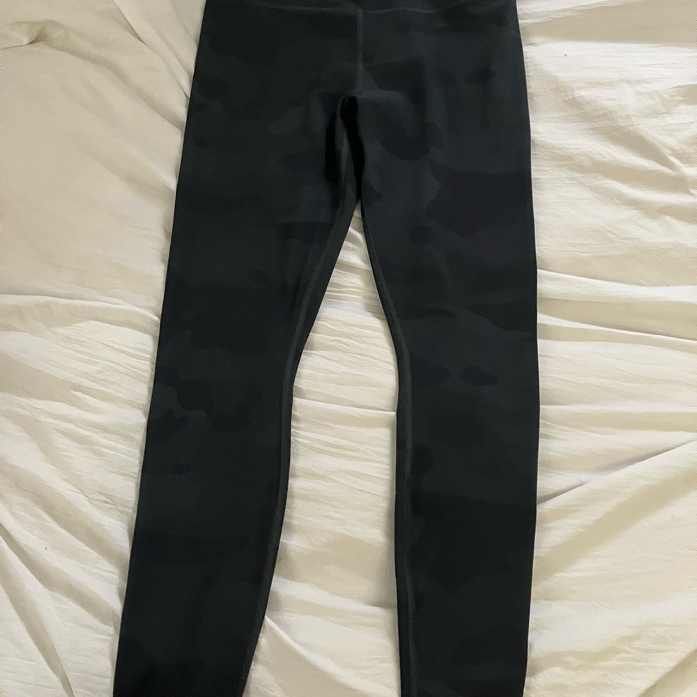 ALO Yoga Dark Camouflage Leggings